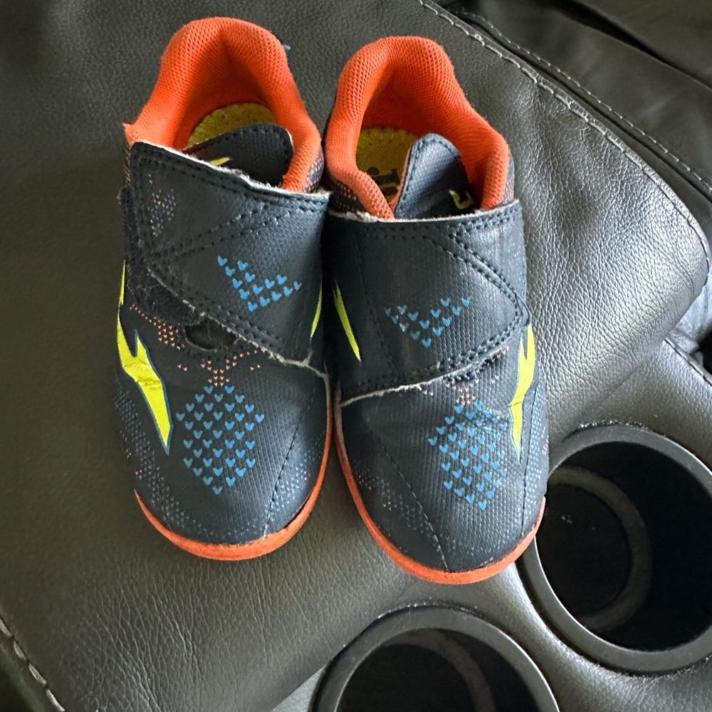 Joma Toddler size 8 indoor soccer cleats